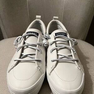 NWOT SPERRY WOMEN’s CREST VIBE LEATHER SNEAKERS